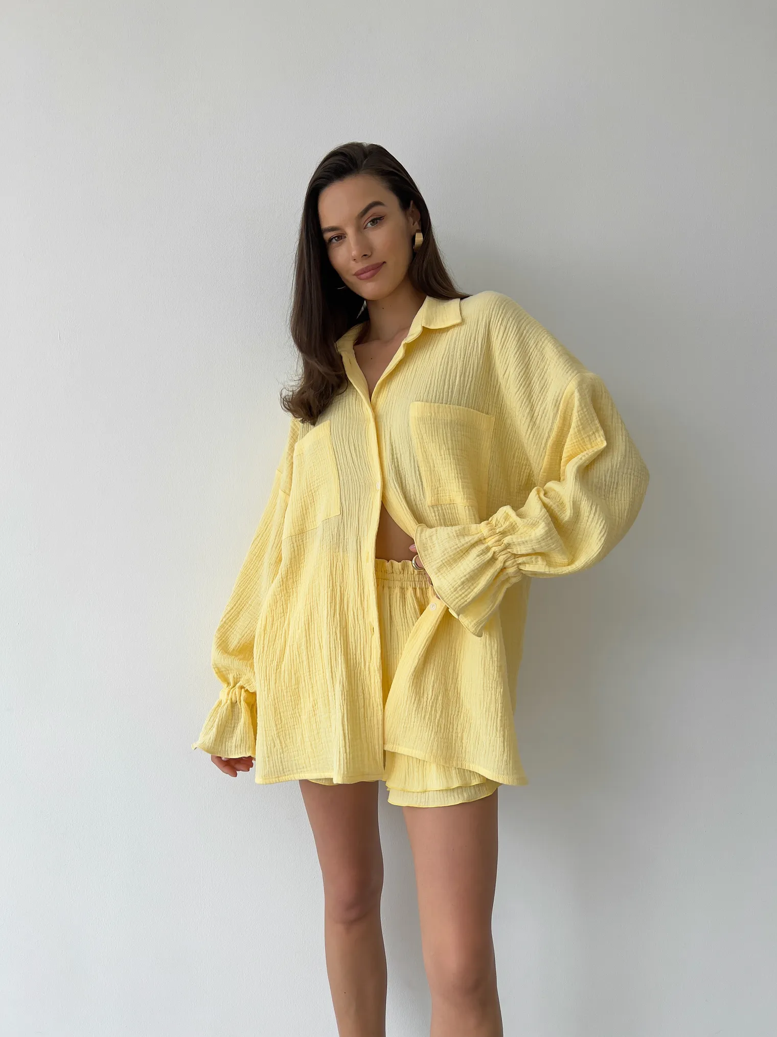 Костюм из муслина: рубашка, шорты цвета молочный лимон фото 9