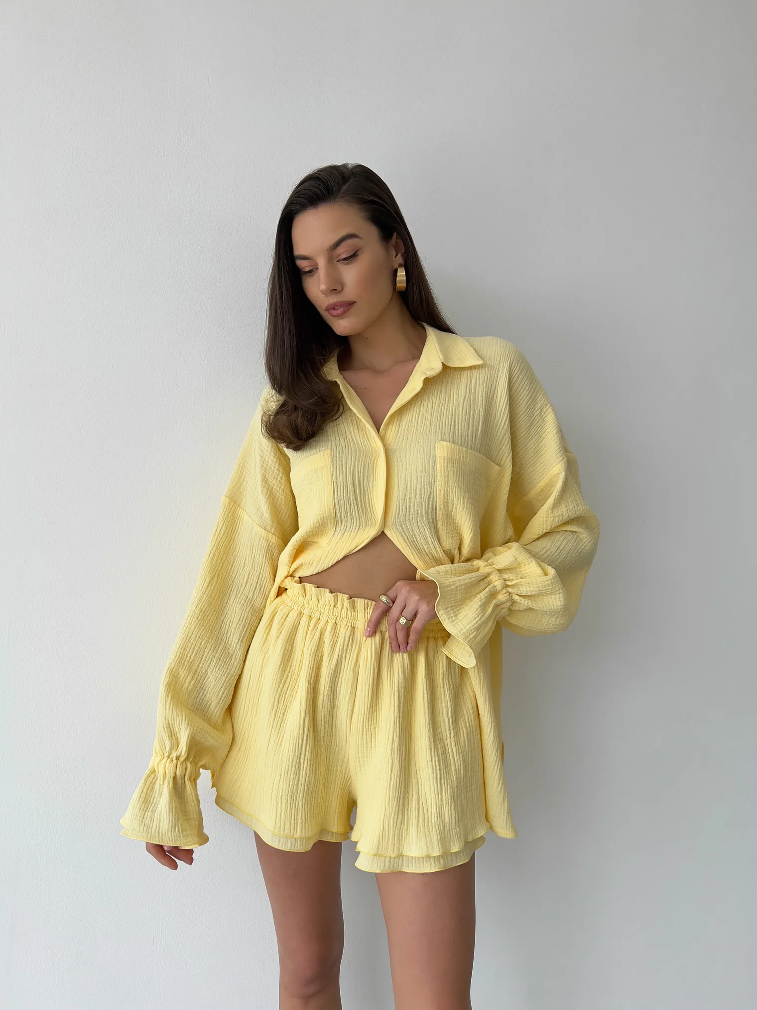 Костюм из муслина: рубашка, шорты цвета молочный лимон фото 8