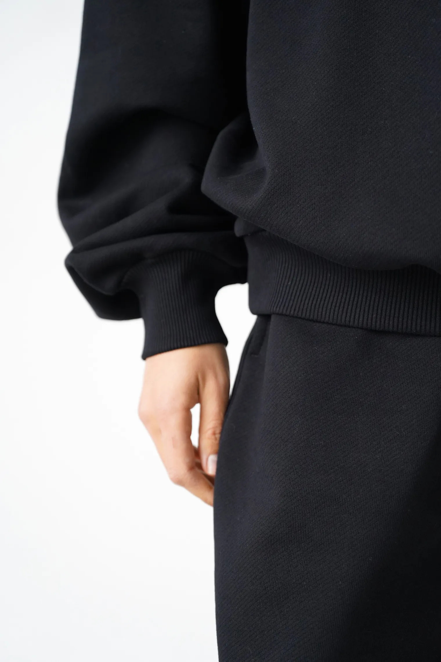 Брюки из плотного хлопка прямого кроя чёрного цвета фото 5