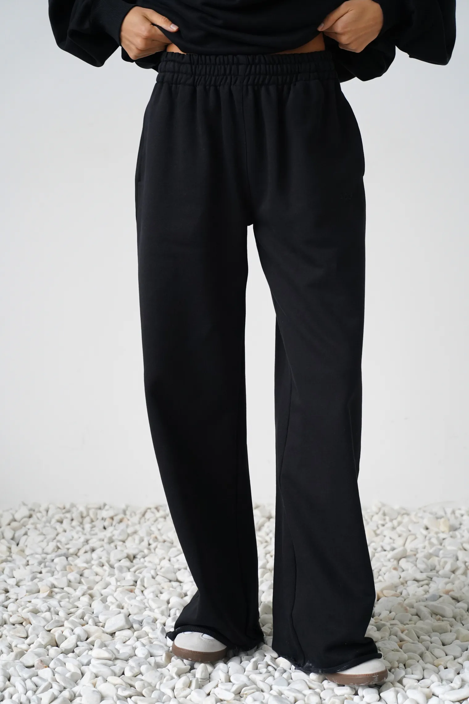 Брюки из плотного хлопка прямого кроя чёрного цвета фото 1