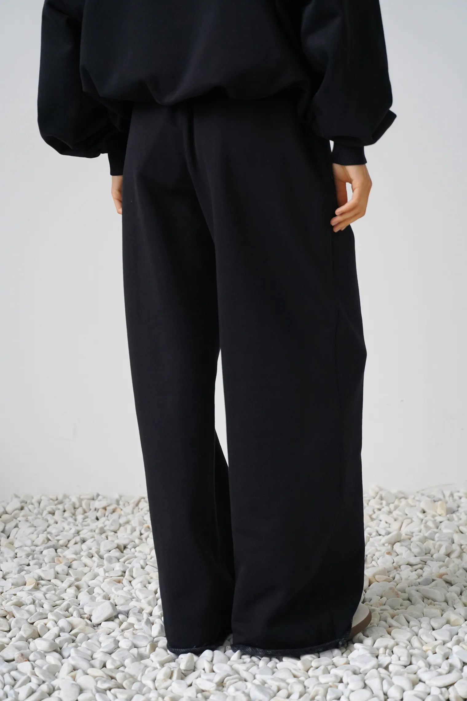Брюки из плотного хлопка прямого кроя чёрного цвета фото 4