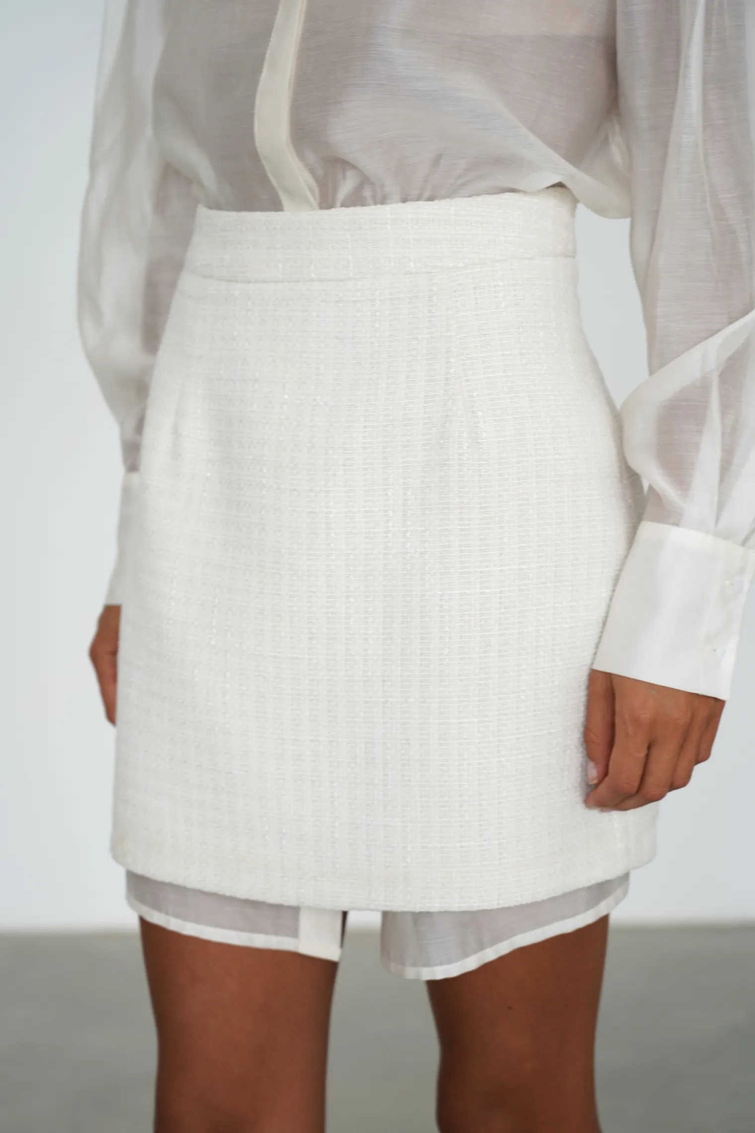 Юбка мини из твидовой ткани цвета тофу фото 7