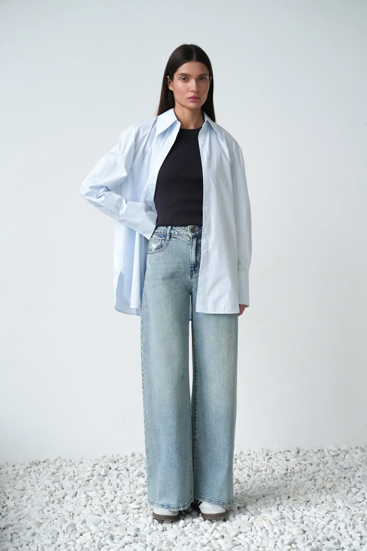 Джинсы свободного кроя в винтажном стиле голубого цвета фото 3