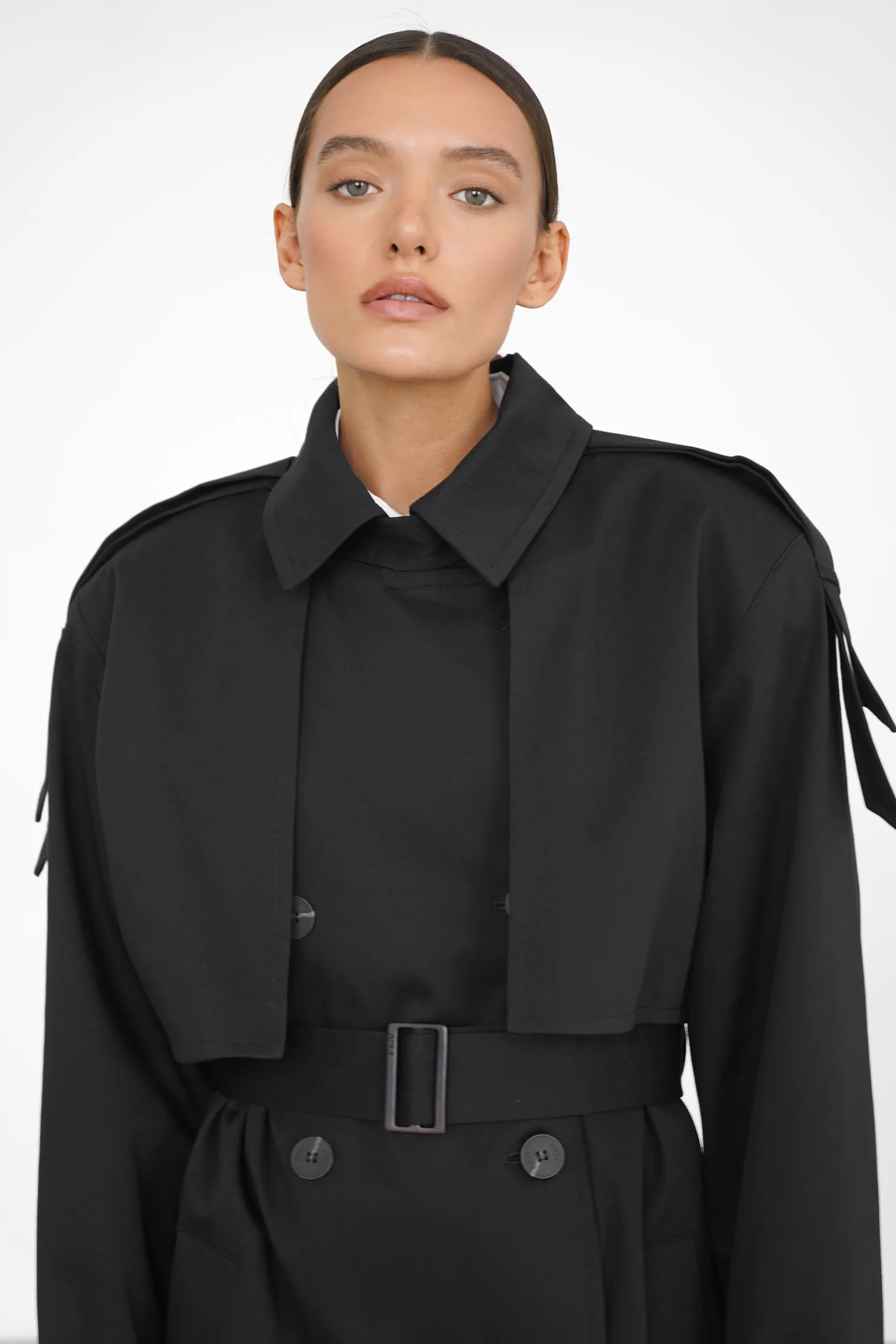 Тренч двубортный с поясом чёрного цвета фото 1