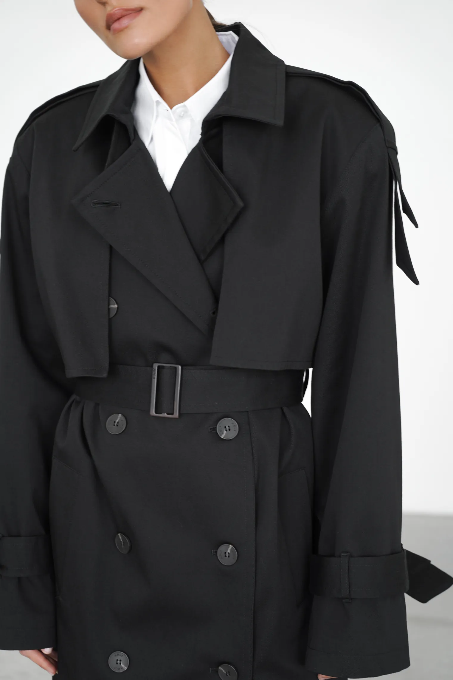 Тренч двубортный с поясом чёрного цвета фото 3
