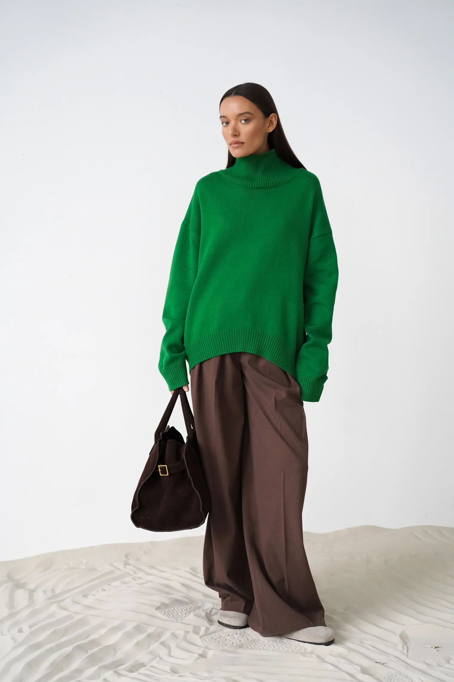 Джемпер мелкой вязки с высоким воротником зелёного цвета фото 5