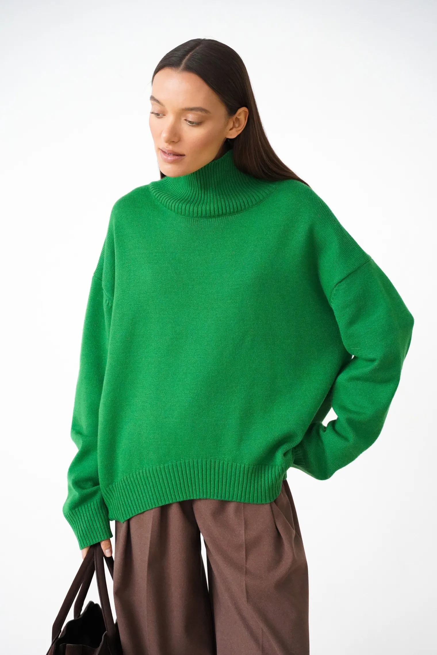 Джемпер мелкой вязки с высоким воротником зелёного цвета фото 7
