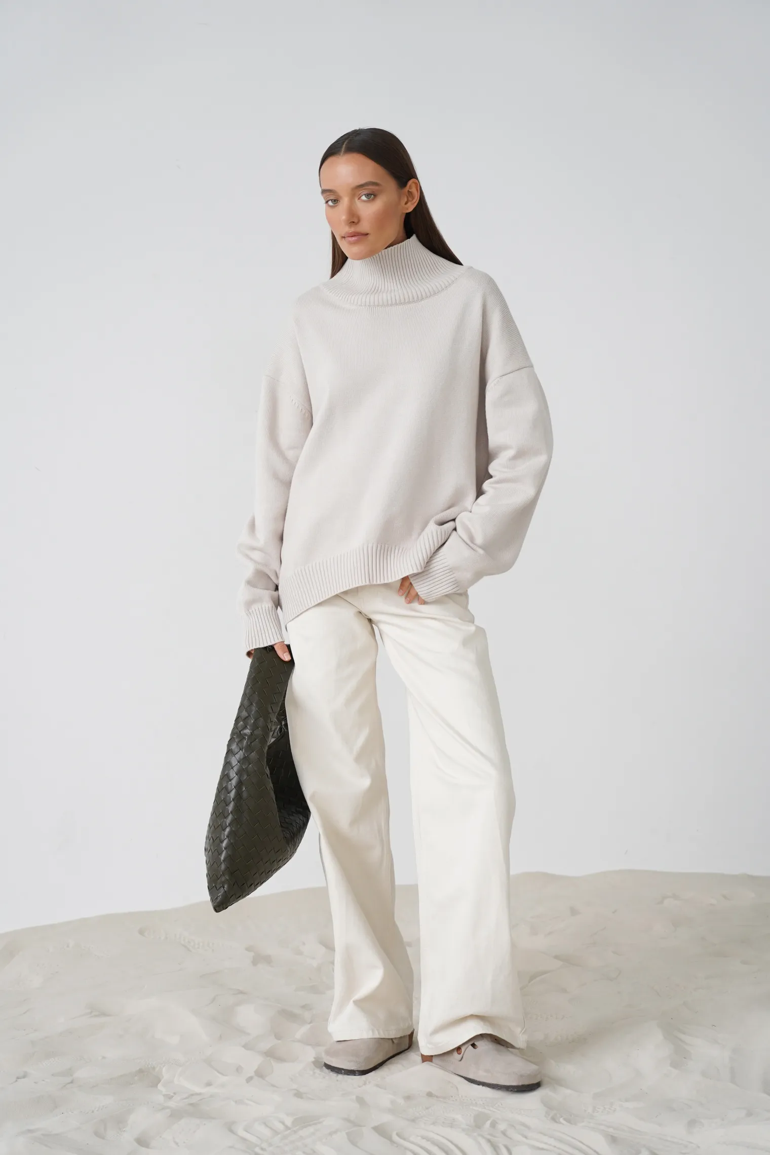 Джинсы широкого кроя с завышенной талией молочного цвета фото 1