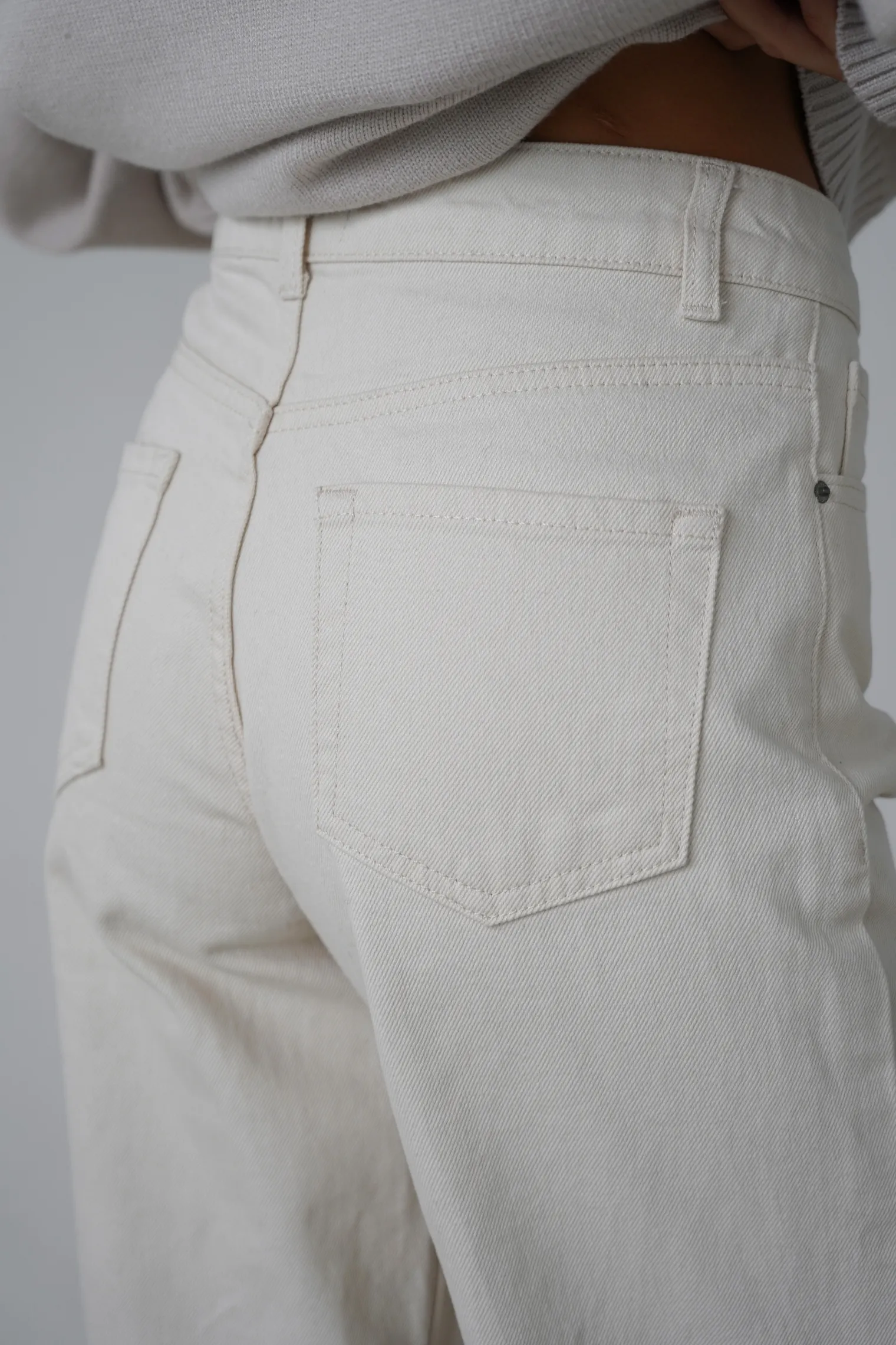 Джинсы широкого кроя с завышенной талией молочного цвета фото 6