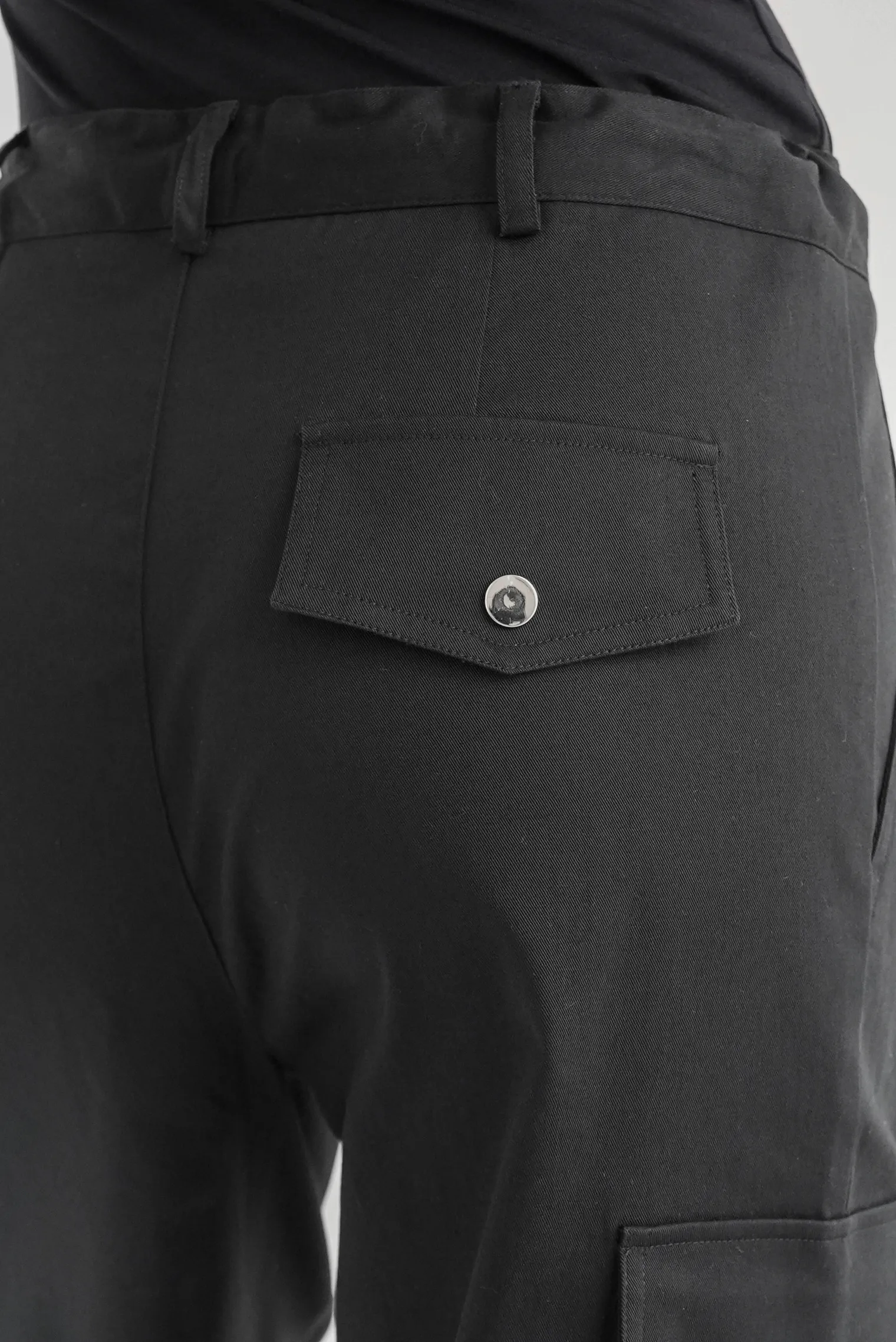 Брюки карго из плотного хлопка чёрного цвета фото 7