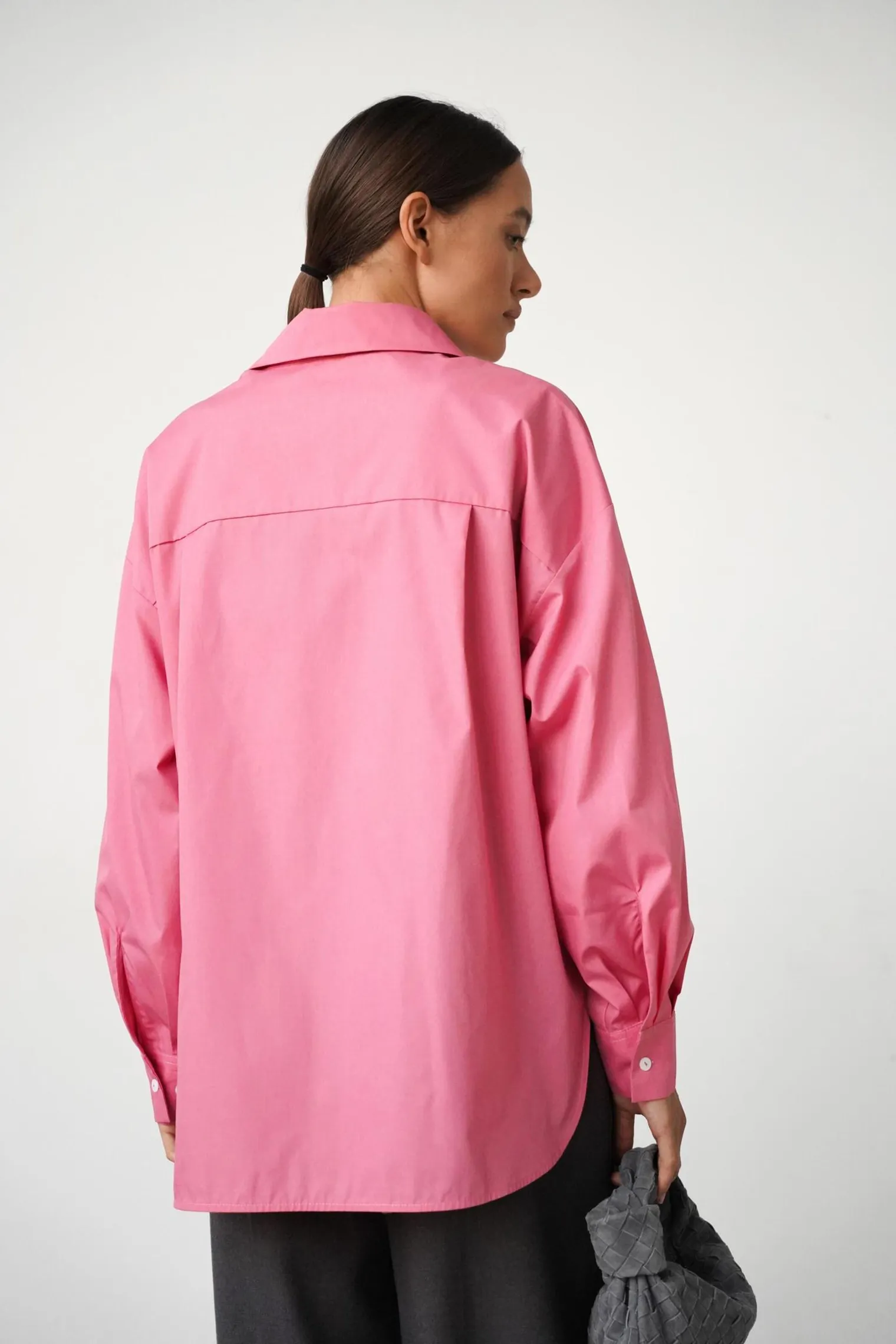 Рубашка свободного кроя розового цвета фото 4