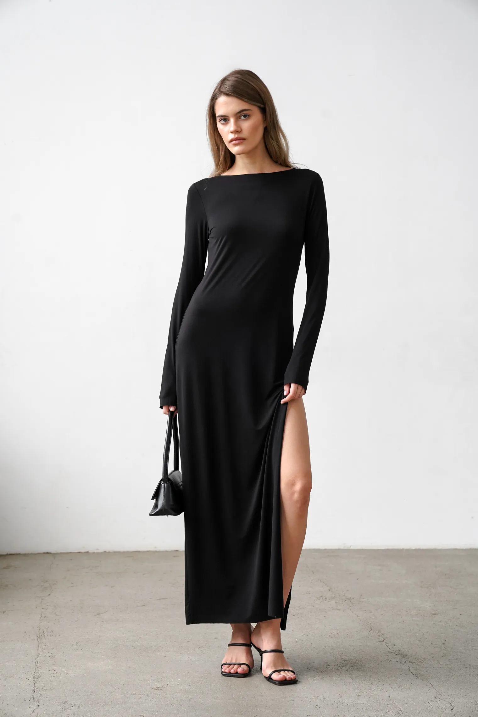 Платье макси с разрезом чёрного цвета фото 1