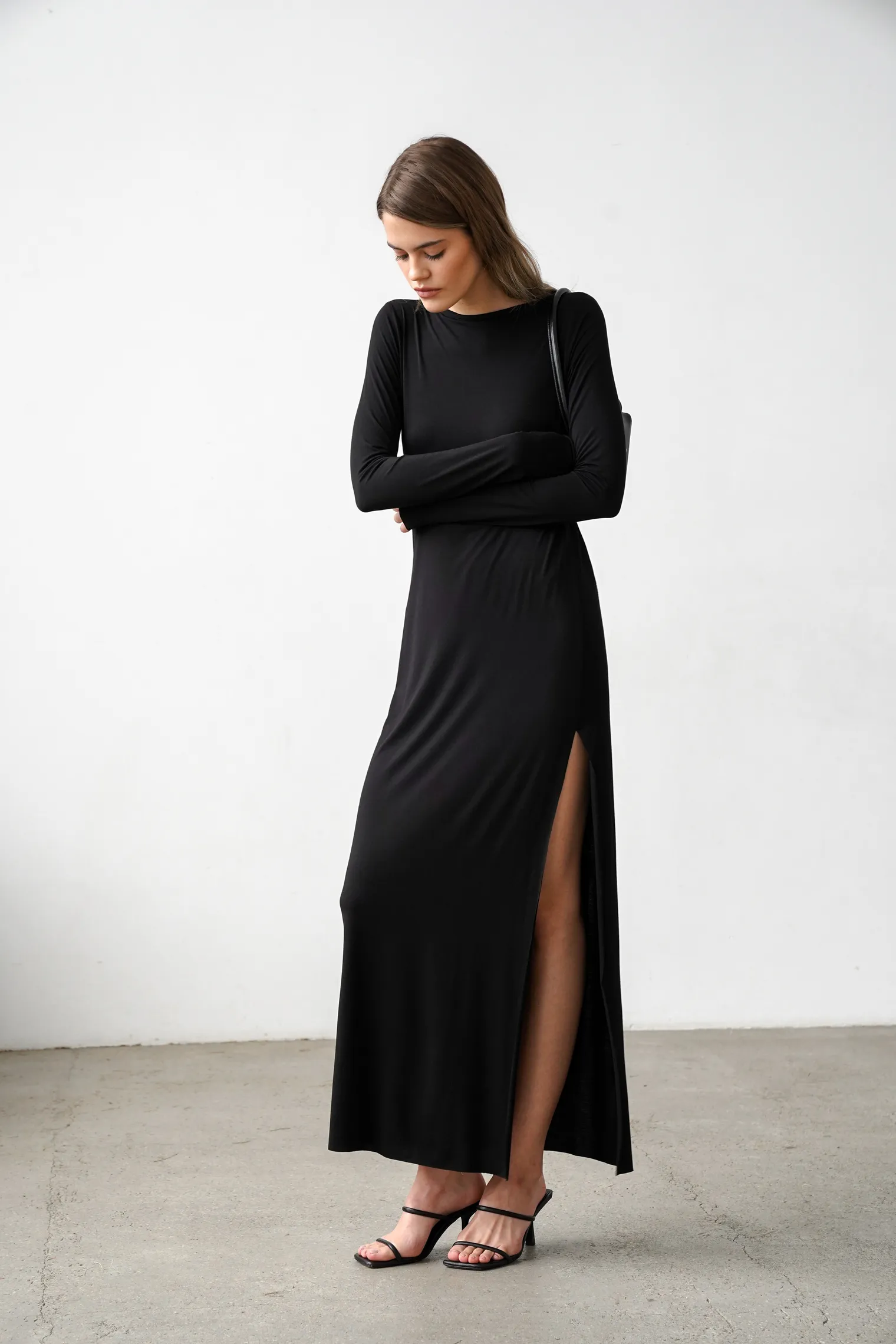 Платье макси с разрезом чёрного цвета фото 7