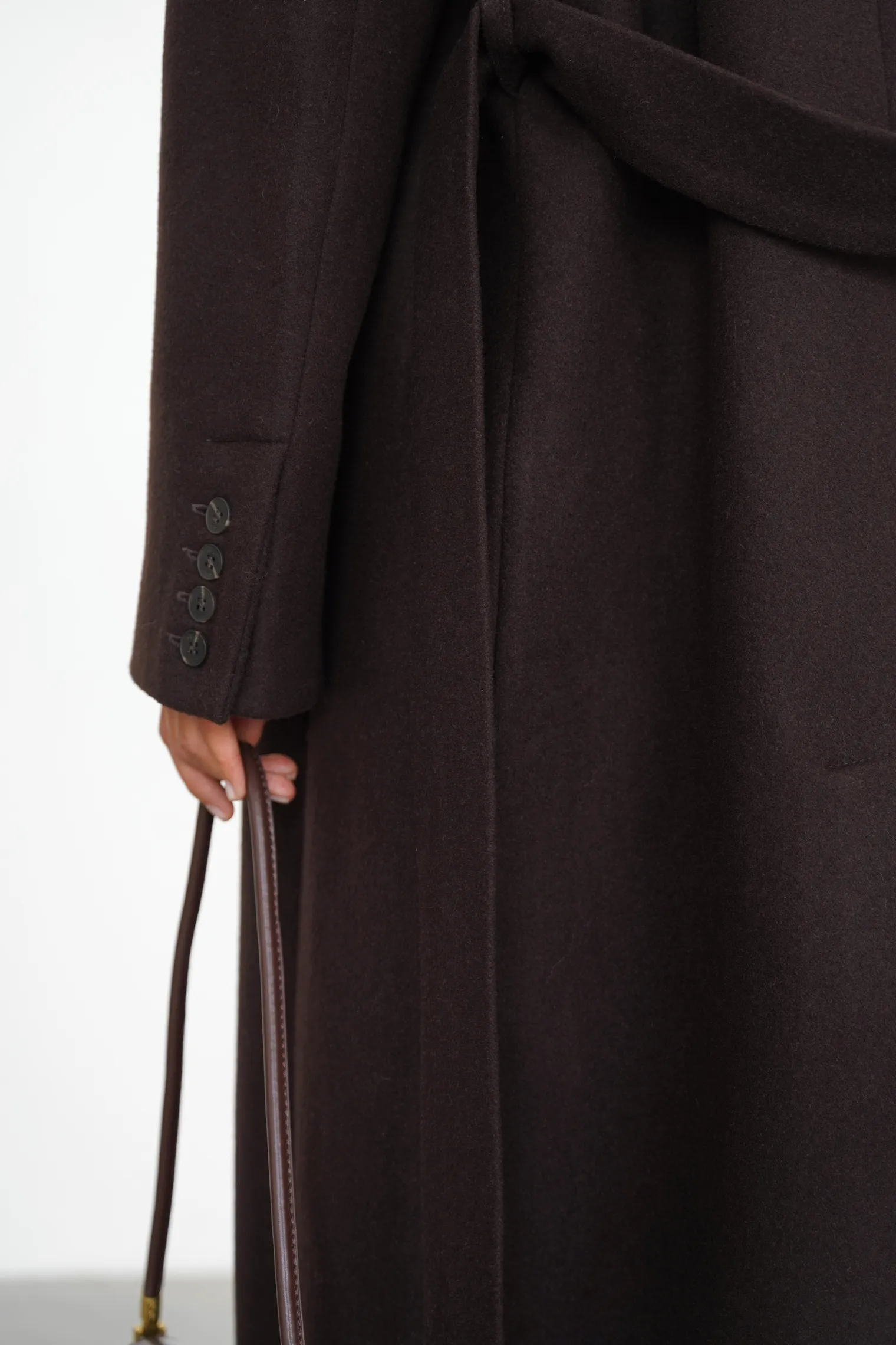 Пальто двубортное с втачным рукавом с поясом цвета горький шоколад фото 7