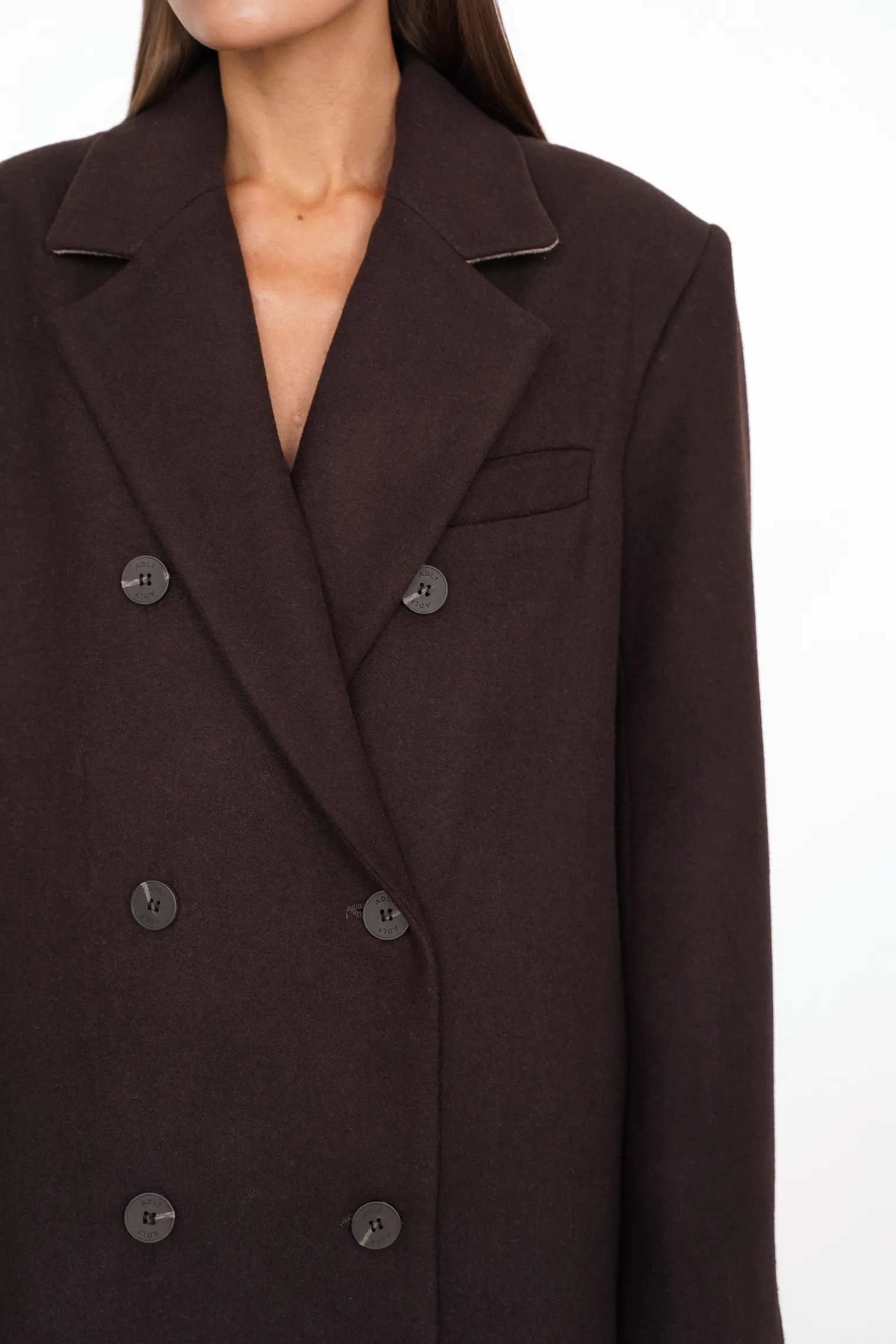 Пальто двубортное с втачным рукавом с поясом цвета горький шоколад фото 2