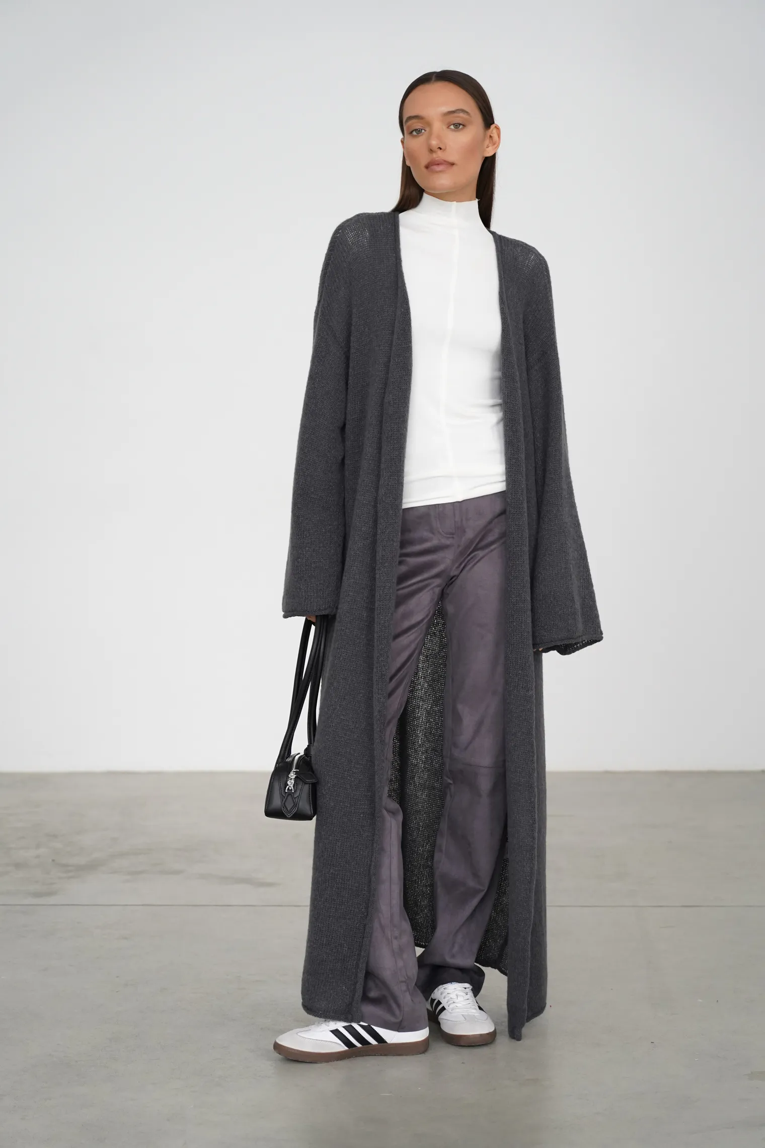 Кардиган миди ажурной вязки графитового цвета фото 3