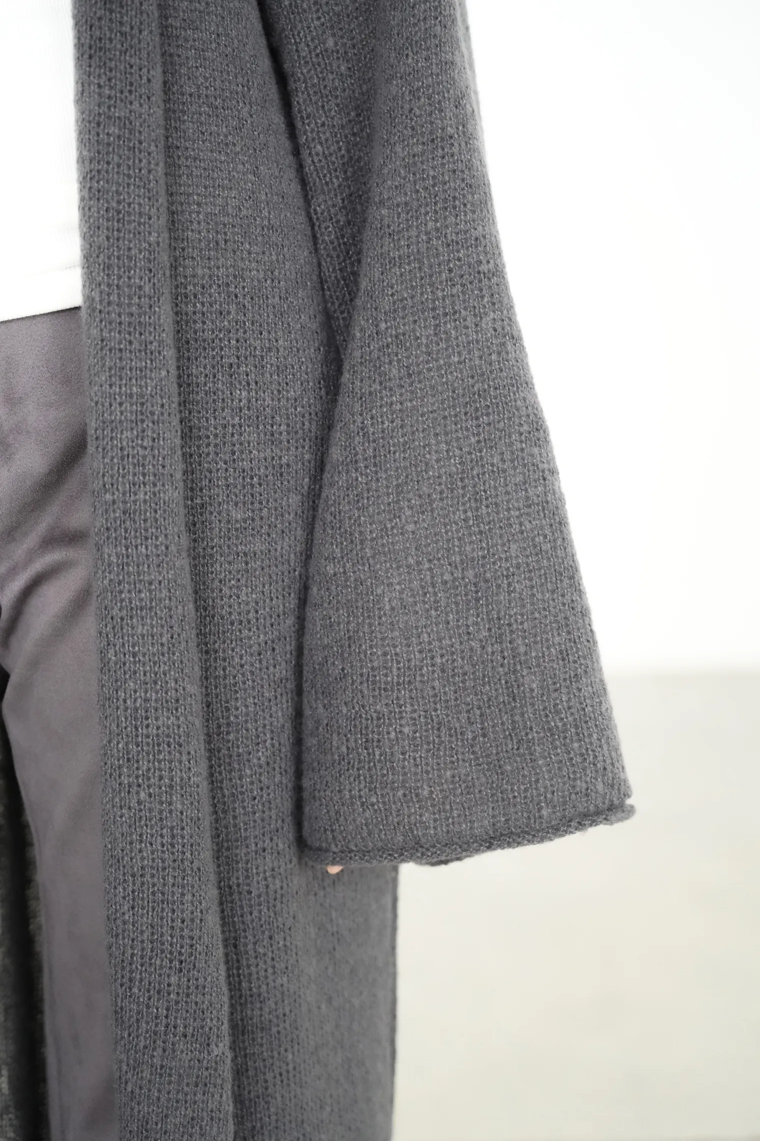 Кардиган миди ажурной вязки графитового цвета фото 2