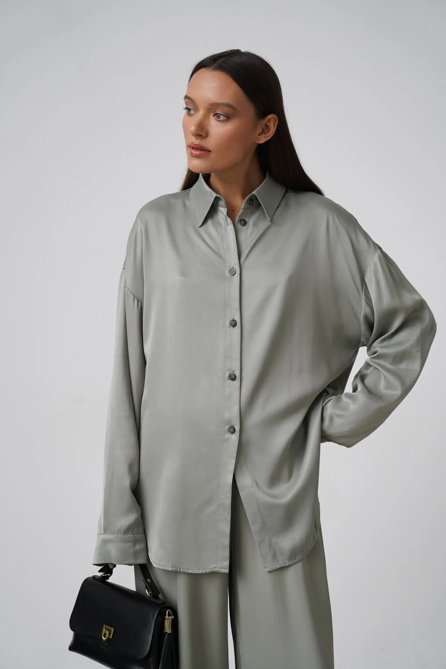 Рубашка свободного кроя с длинным рукавом цвета полынь фото 1