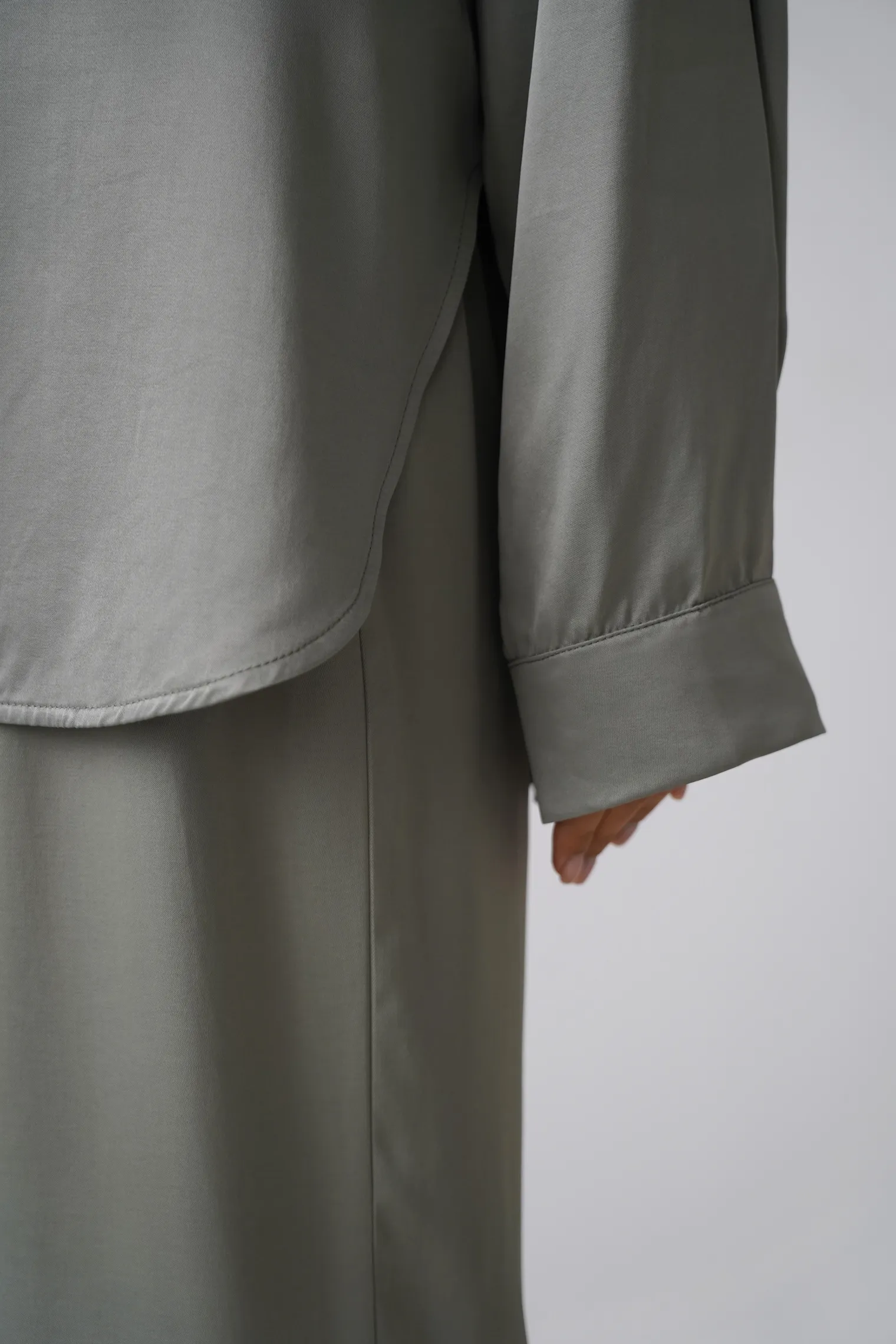 Рубашка свободного кроя с длинным рукавом цвета полынь фото 7