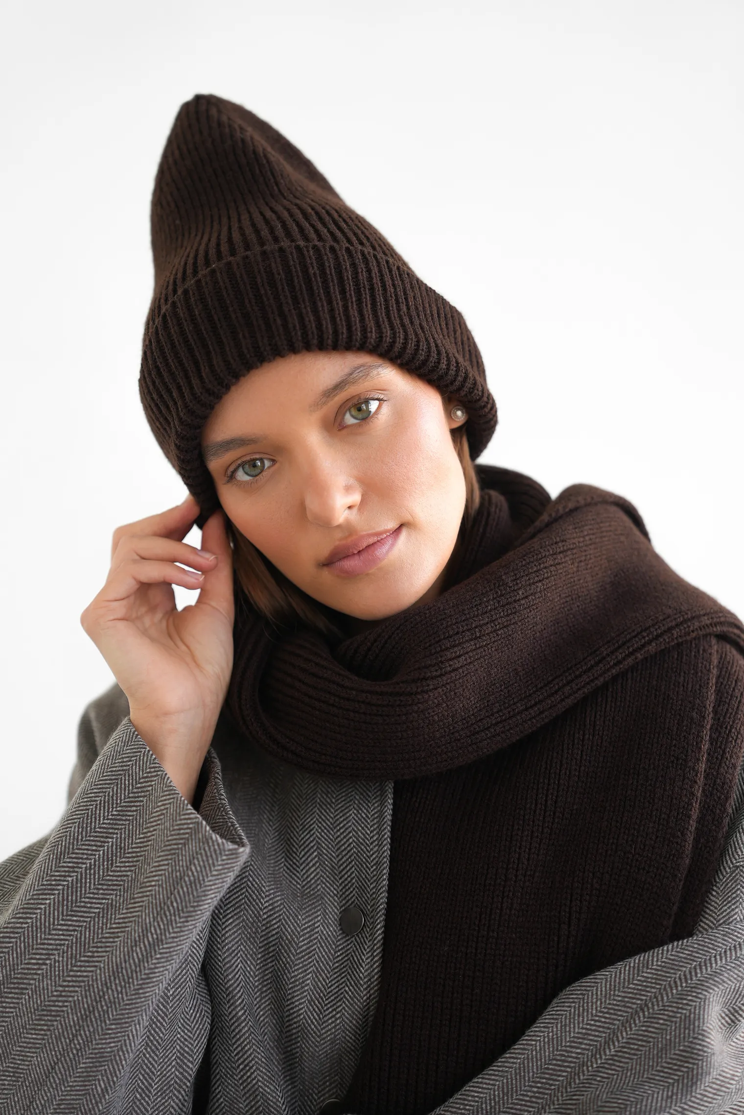 Шапка из шерсти мериноса цвета горький шоколад фото 3