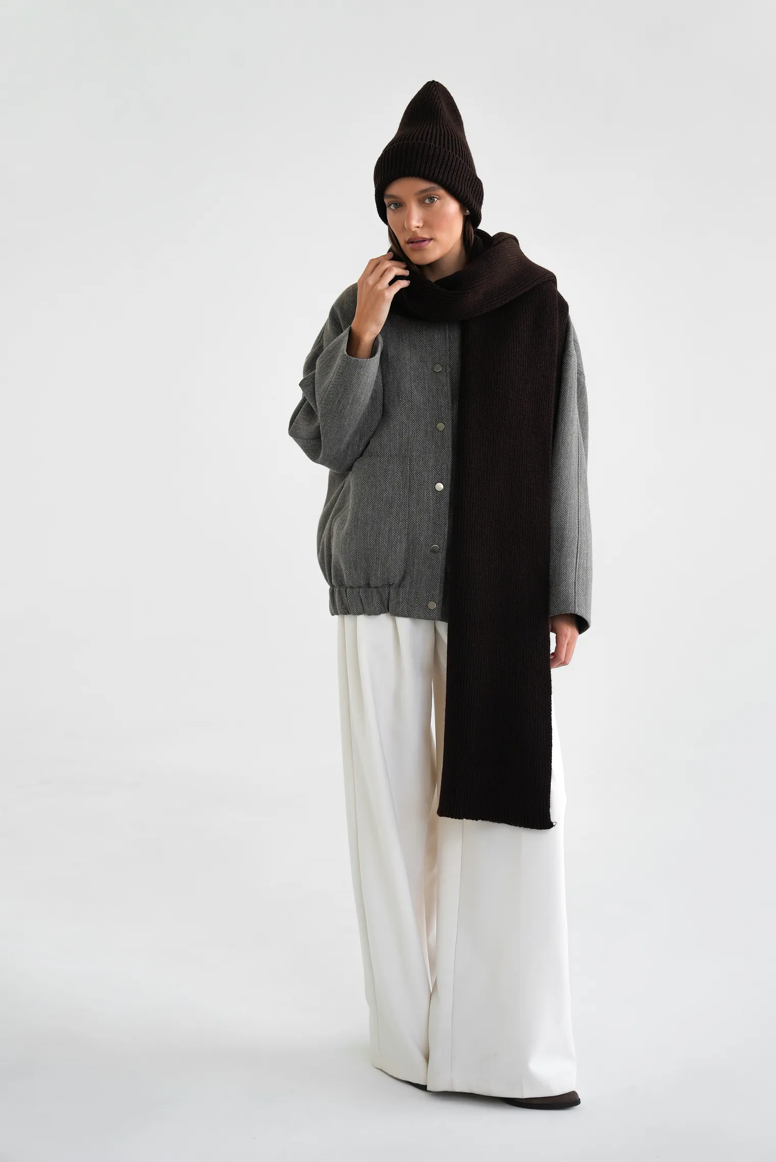 Шапка из шерсти мериноса цвета горький шоколад фото 7