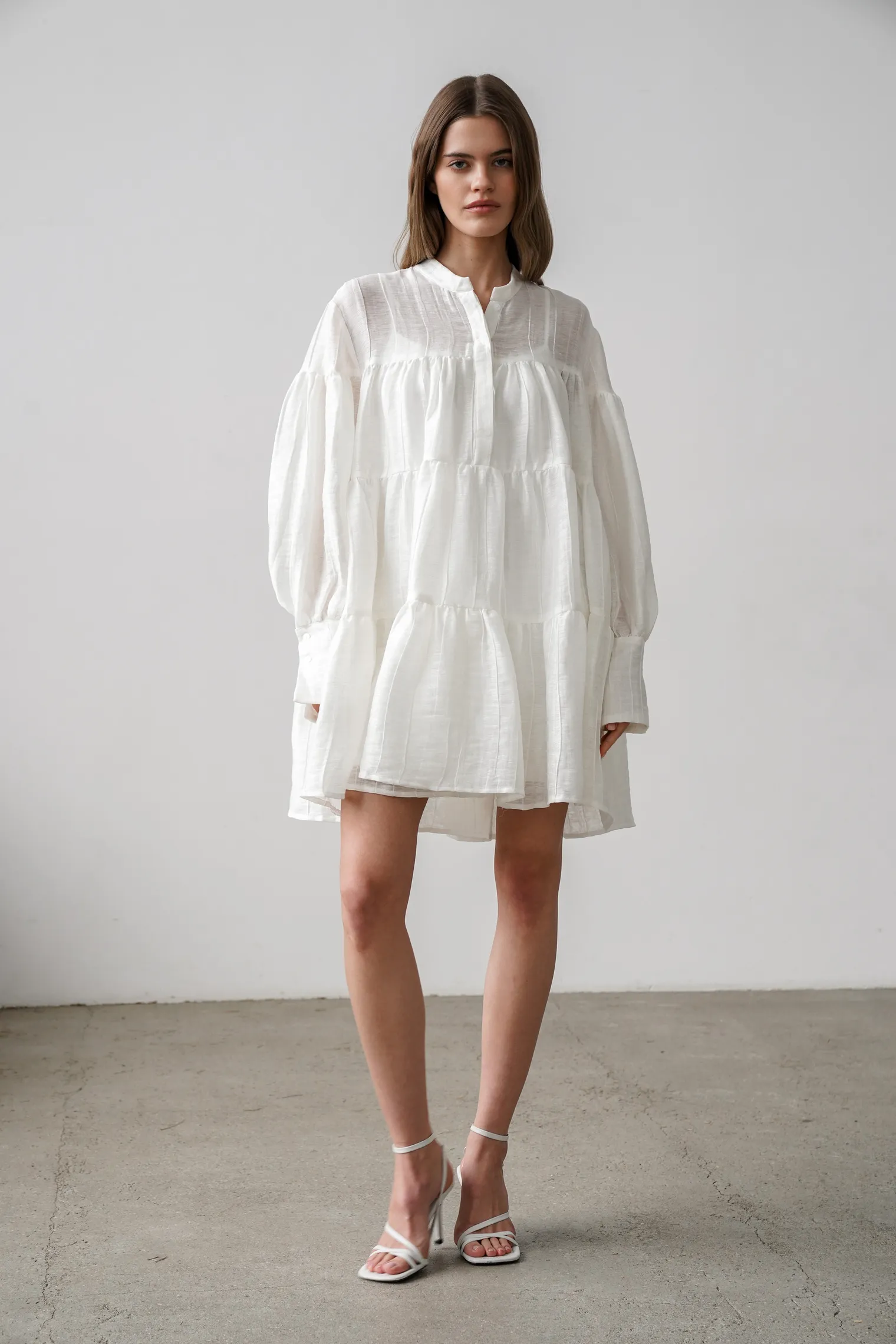 Платье свободного кроя ярусное цвета тофу фото 3