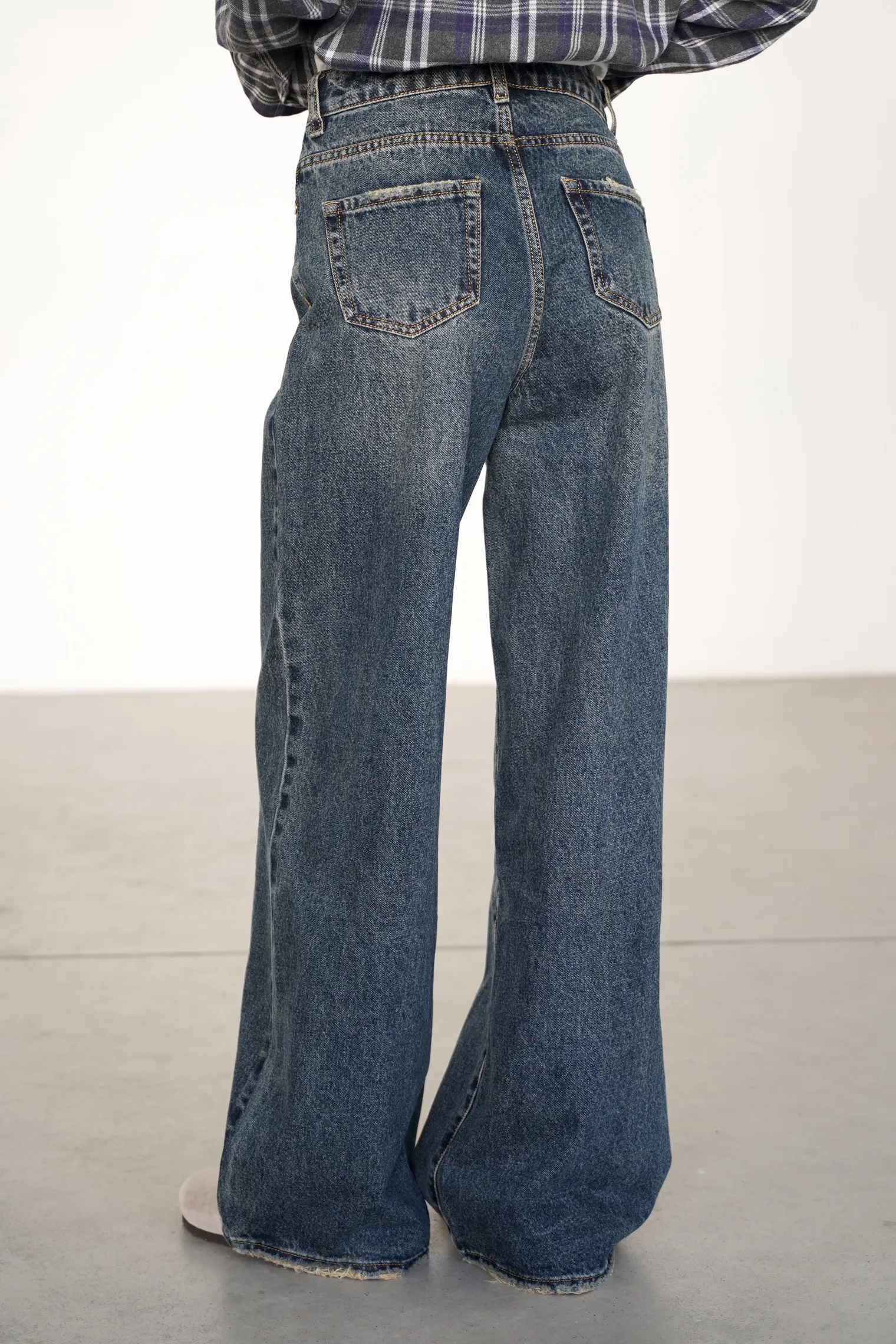 Джинсы свободного кроя в винтажном стиле синего цвета фото 4