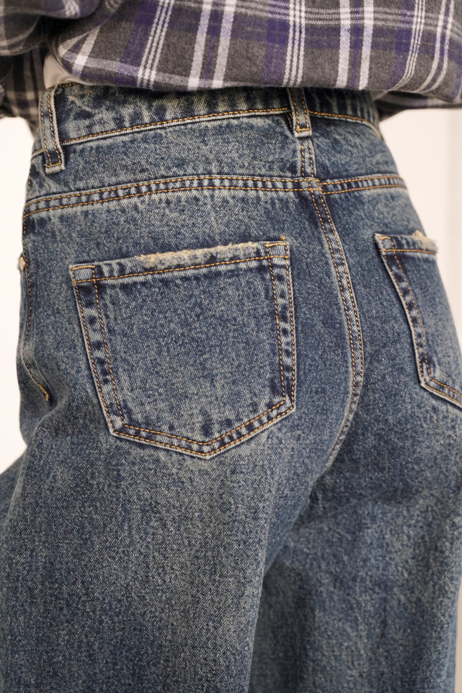 Джинсы свободного кроя в винтажном стиле синего цвета фото 2